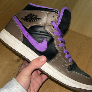 Jordan 1 Mid Mokka viola