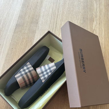 Burberry slides