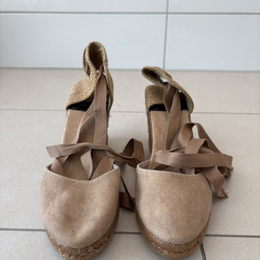 Zeppe beige con lacci