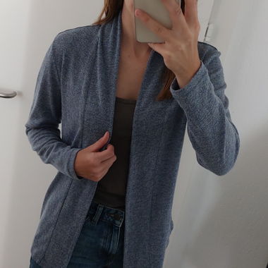 Blaues Strick-Cardigan