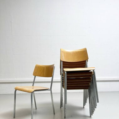  2 Atelier Holzstühle, Stapelbar
