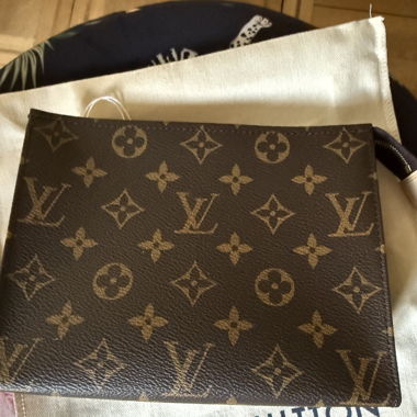 Louis Vuitton Poche Toilette 19