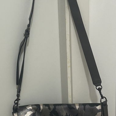 Borsa a tracolla Guess in stile militare