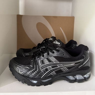 Asics nere
