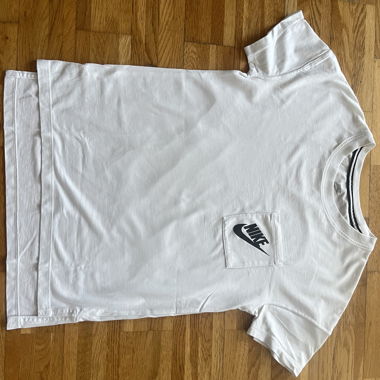T-shirt Nike bianco con taschino sul petto