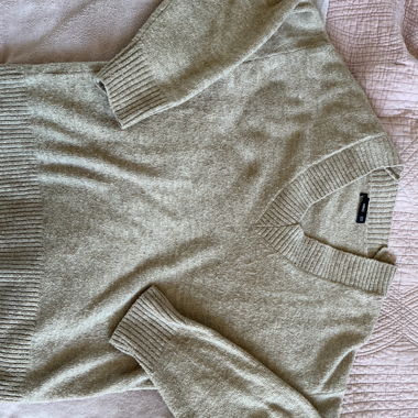 Beiger V-Ausschnitt-Pullover 