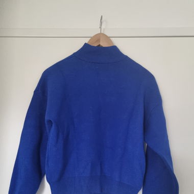Pull bleu