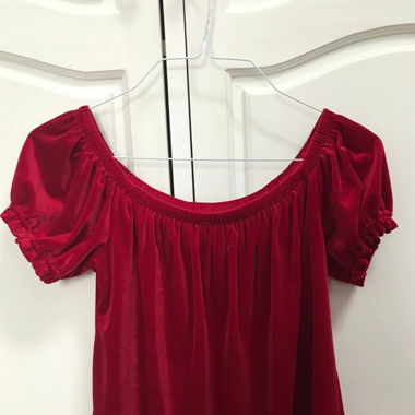 schulterfreie Samtbluse