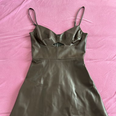 CUT-OUT DETAIL DRESS