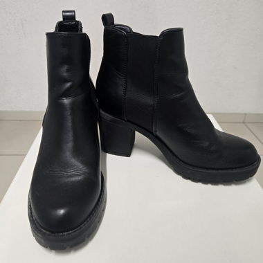 Stivaletto nero 37