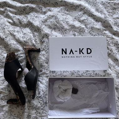 Sandales à talons hauts NA-KD