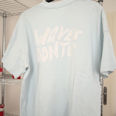 epoque baby blue shirt „Waves don‘t die“