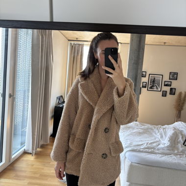 Beige teddy coat
