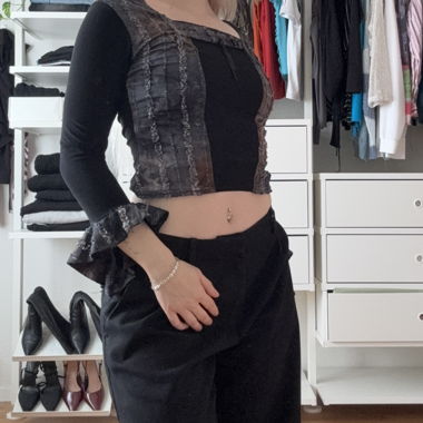 Top court noir avec mesh