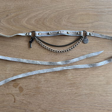 Lederschmuck  mit Ketten