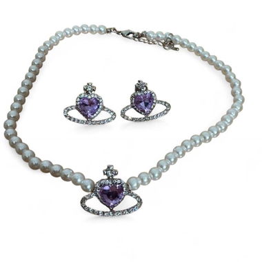 Collier de perles et boucles d'oreilles cœur