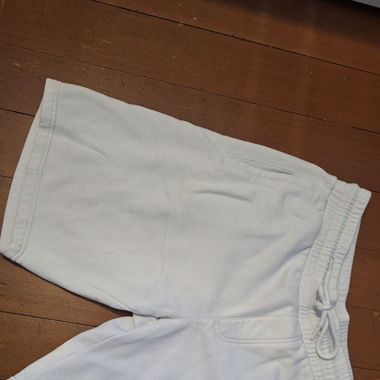 Weisse kurze Hose (Just Chill)