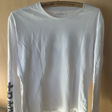 Weisses Langarm-T-Shirt