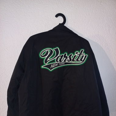 Schwarze Baseballjacke