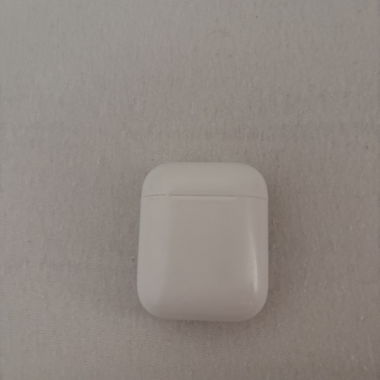 Apple AirPods con custodia