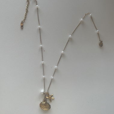Collier avec pendentif coquillage et étoile de mer
