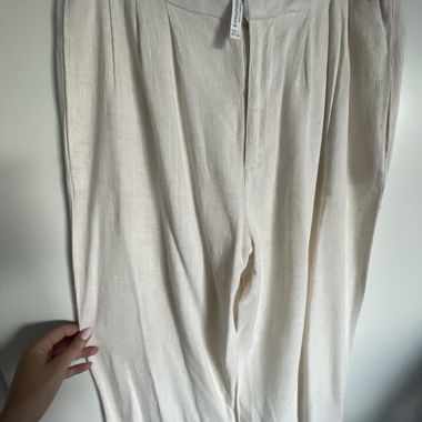 Pantaloni in lino beige