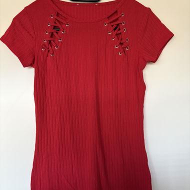 Red Schnuershirt