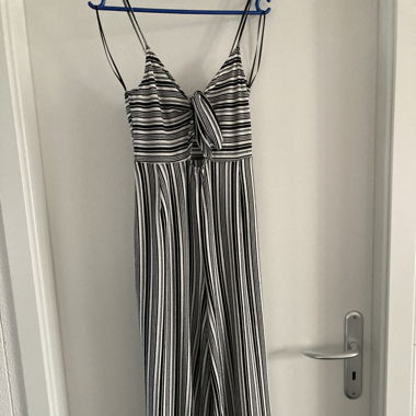 schwarz-weisser Jumpsuit von Pull&Bear