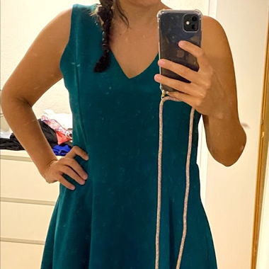 Grünes Kleid für Sommerabende