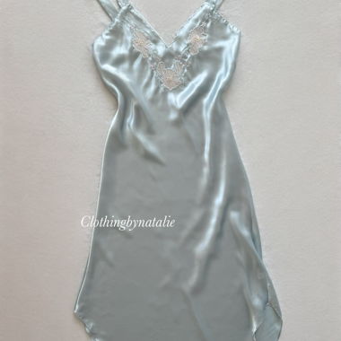 Val Mode Hellblaue Satin-Kleid Grösse S