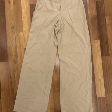 Pantaloni Bershka beige con piega vita alta EUR 36
