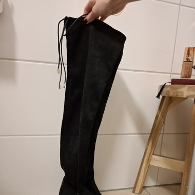 Kneehigh heels