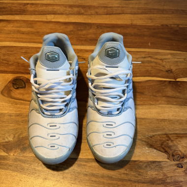White Nike Air Max TN