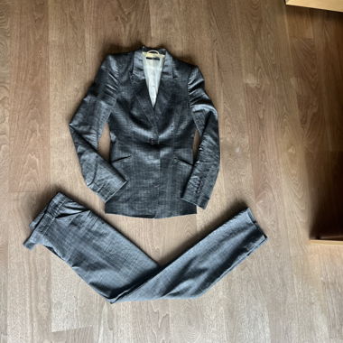 Grey boss two piece suit (34)