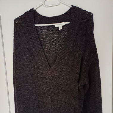 Schwarzer Strickpullover 