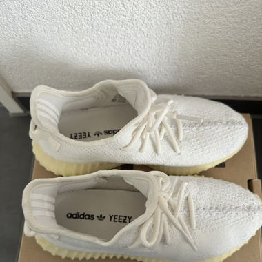 Yeezy Boost 350 V2 Triple White
