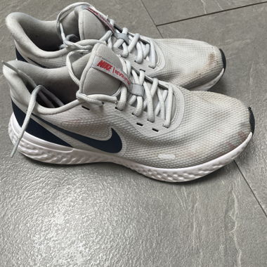 Baskets Nike Revolution blanches