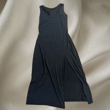 Graues Kleid mit Seitenschlitz 36/S