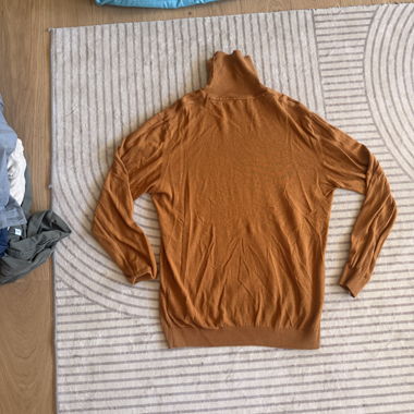 Orange Rollkragenpullover