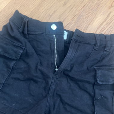 schwarze Shorts 
