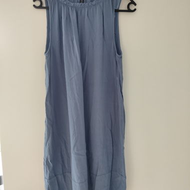 Robe bleu fumée sans manches