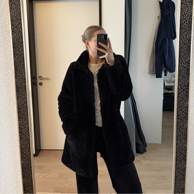 VERO MODA black faux fur jacket M