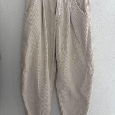 Beige Cordhose im Slouchy-Stil