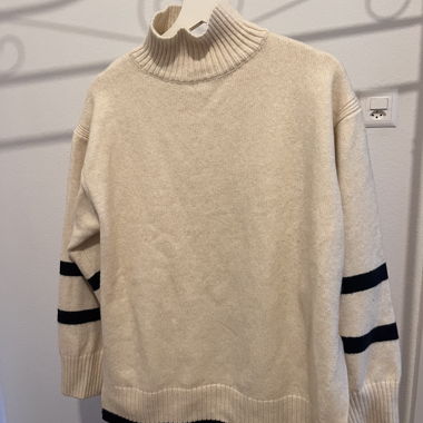 Stehkragen-Pullover