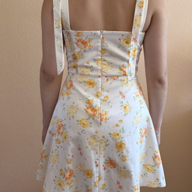 Abito ZARA con stampa floreale e spalline annodate