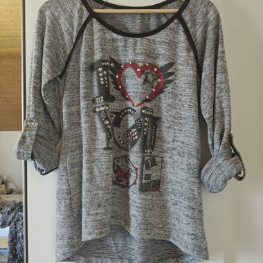 Maglione grigio con motivo LOVE