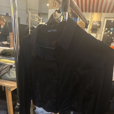 cropped black blouse