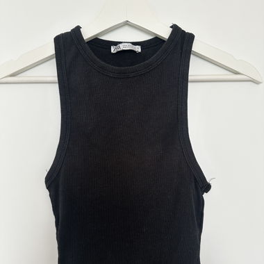 ZARA schwarzes geripptes Crop-Top S