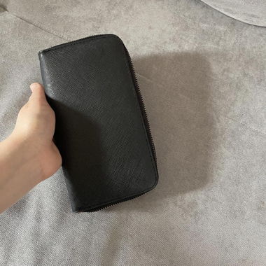 black wallet