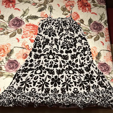 Robe d’été blanche à motifs noirs – Taille XL